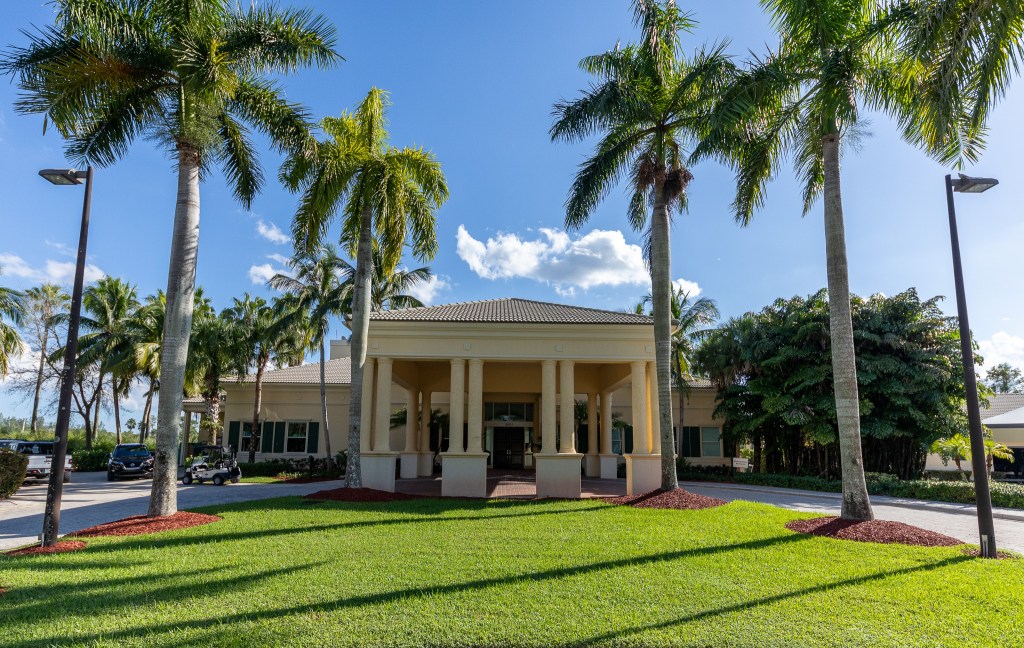 West Palm Beach wedding venue, bride, groom, wedding dress, wedding photography, friendly wedding venue, wedding day, wedding ceremony, Wedding Venue, West Palm Beach Country Club Wedding, Wedding Ceremony, Wedding Reception, Wedding venue, Southern Florida, Wedding Venue
