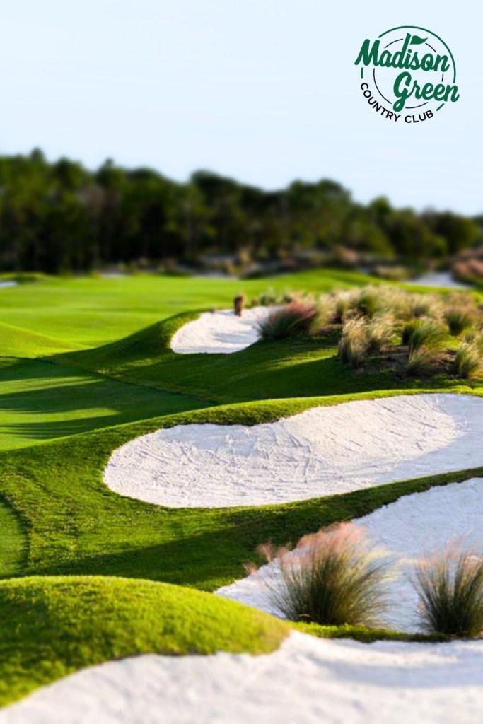 West Palm Beach Wedding Venue, West Palm Beach Country Club Wedding, Wedding Ceremony, Wedding Reception, Wedding venue, Southern Florida, Wedding Venue, Palm Trees, Blue Sky, green landscaping, Golf Course