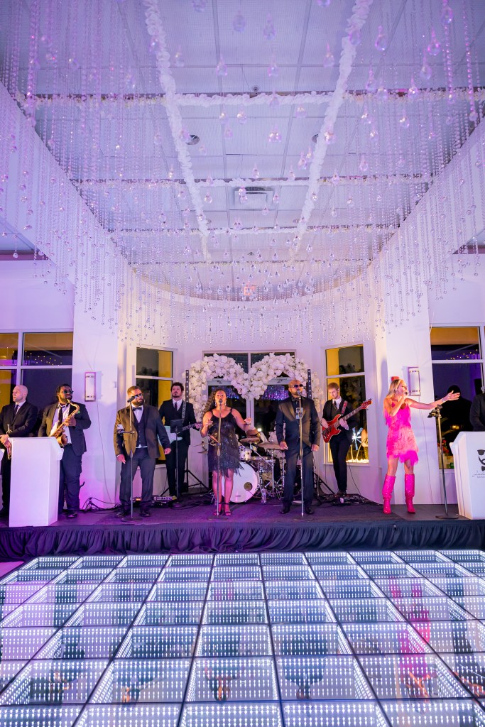 Palm Beach wedding reception, wedding band, wedding dj, wedding entertainment, wedding venue, Palm Beach wedding venue, affordable wedding venue, ballroom, banquet, party, celebration, wedding, wedding planning, best wedding venue, Near Miami, Near Daytona, Near Fort Lauderdale, Loxahatchee, West Palm Beach, How to Find the Best Palm Beach Wedding Vendors