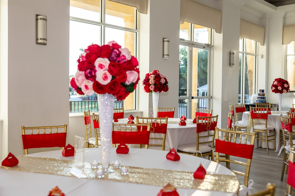 Pros & Cons of a Head Table vs a Sweetheart Table at Your Palm Beach Wedding