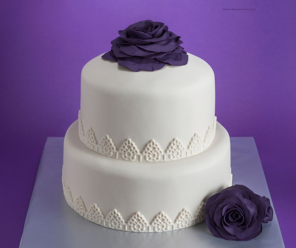 Palm Beach wedding venue reception with a luxury wedding cake adorned with luxury wedding flowers