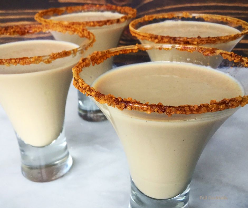 Palm Beach Wedding Venue serves 10 delicious cocktails in luxury glasses.