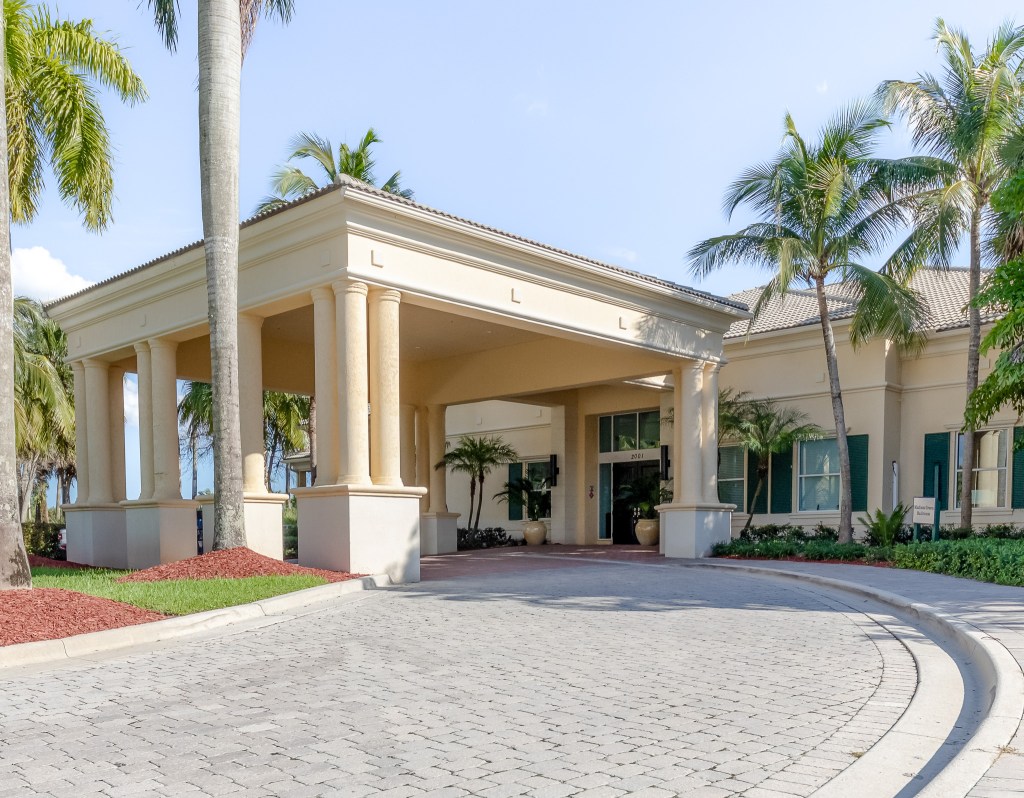 What to Ask Before You Hire a Wedding Photographer in Palm Beach, Florida